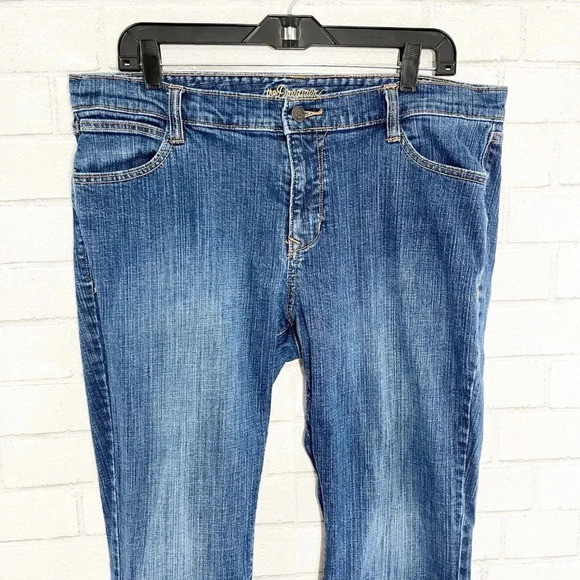 Old Navy Medium Wash Dreamer Bootcut Jeans Women's Plus Size 14 Regular - Picture 3 of 6